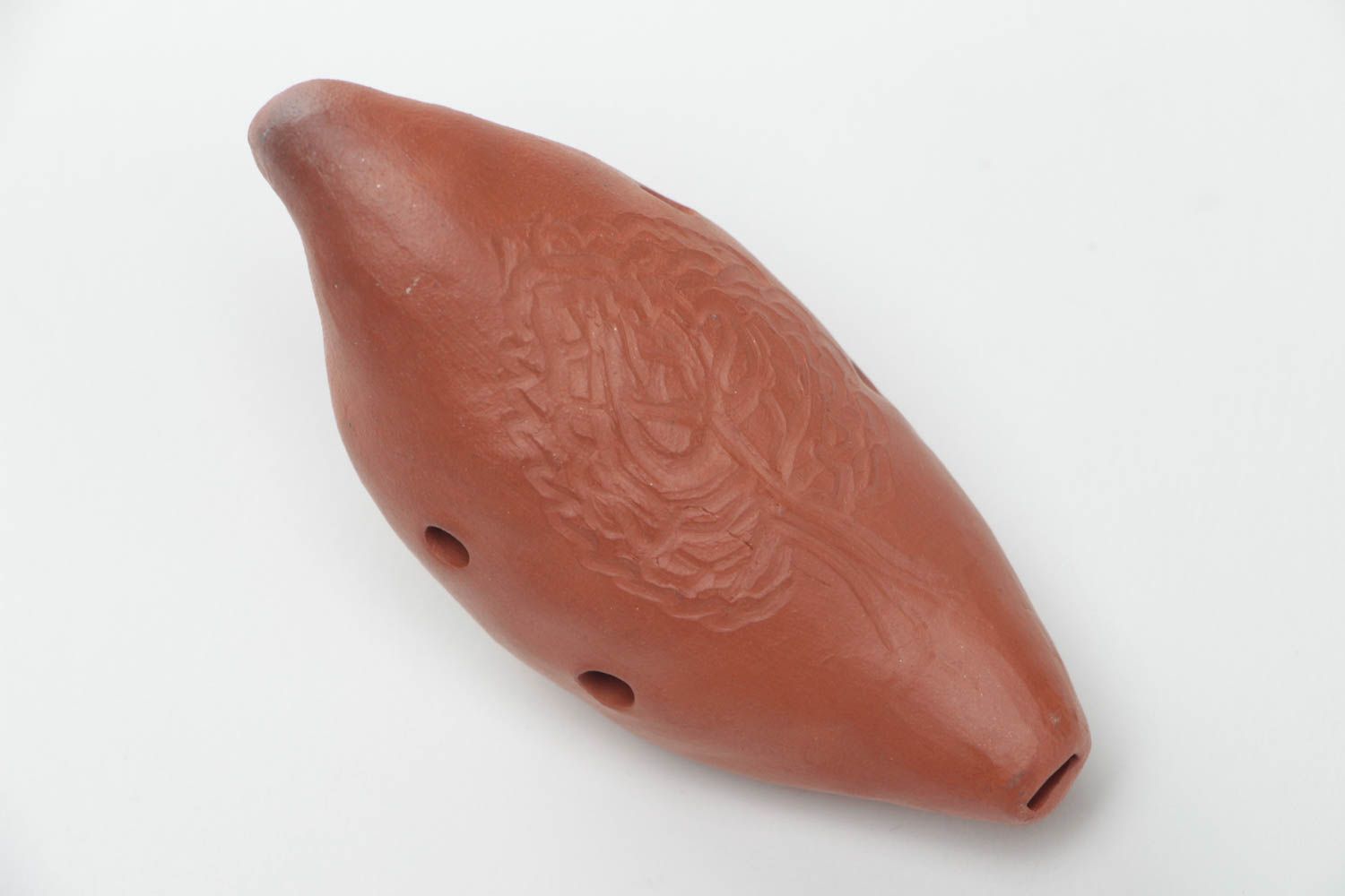 Silbato de arcilla con forma de pajarito pequeño marrón artesanal  foto 3