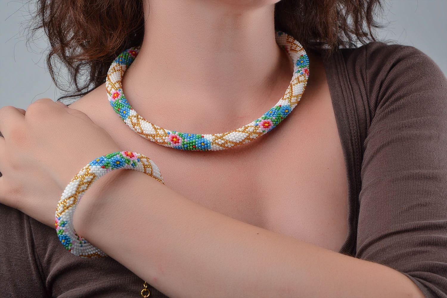 Set de collier et bracelet en perles de rocailles multicolores faits main photo 1