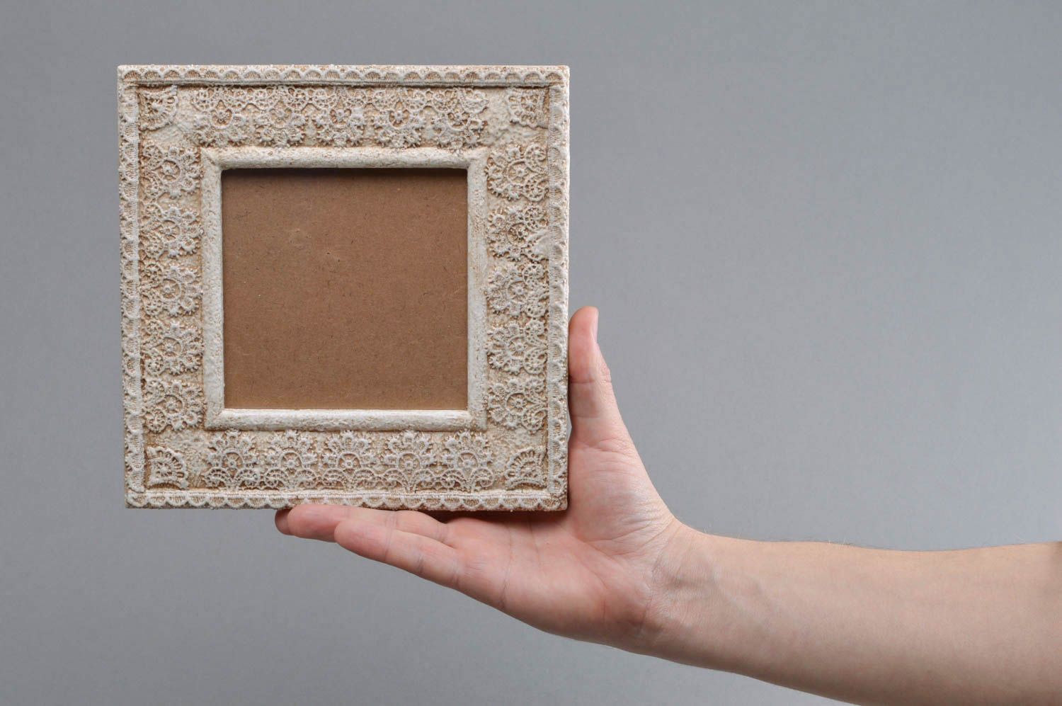Joli cadre photo en bois avec dentelle carré blanc fait main en serviettage photo 4