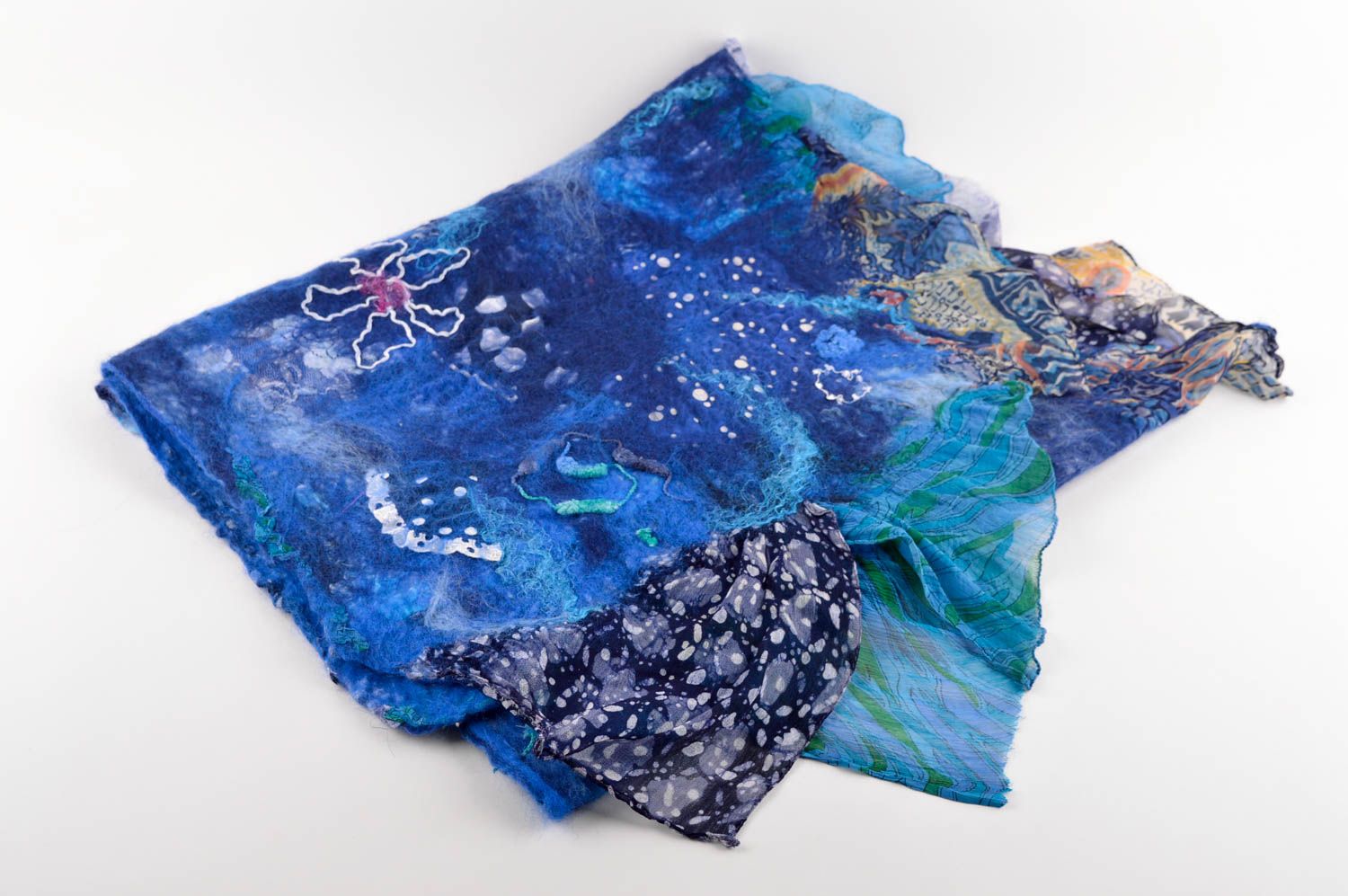 Шерстяной шарф ручной работы женский шарф синего оттенка валяный шарф необычный фото 1