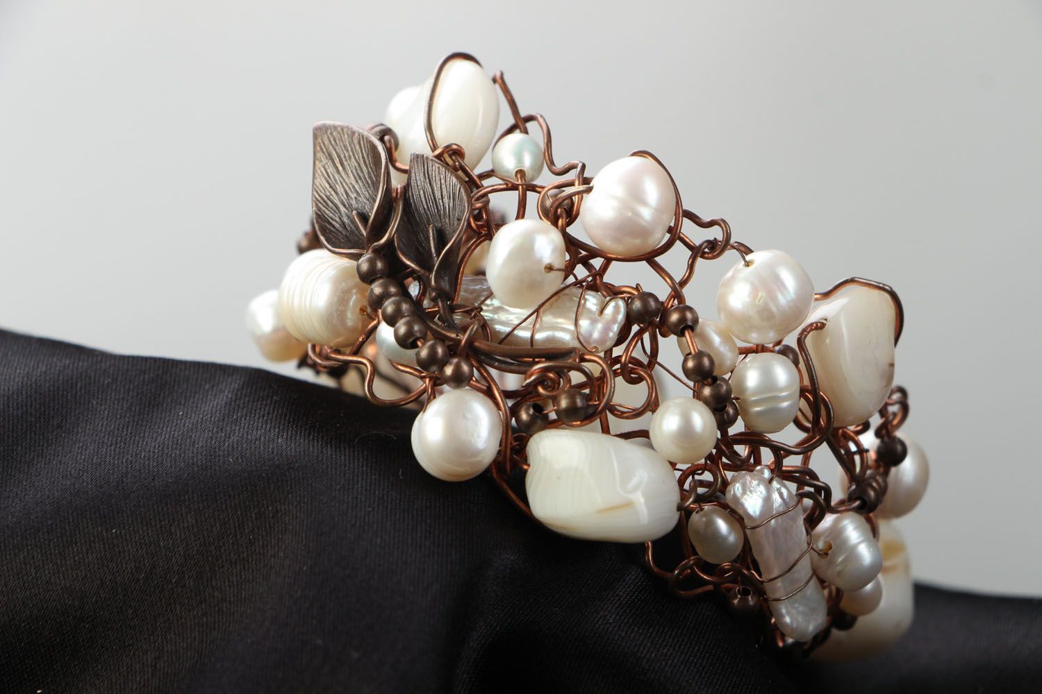 Copper bracelet with pearl and nacre photo 2