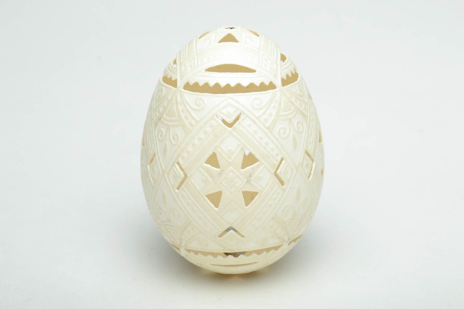 Easter egg made using vinegar etching and perforation photo 1