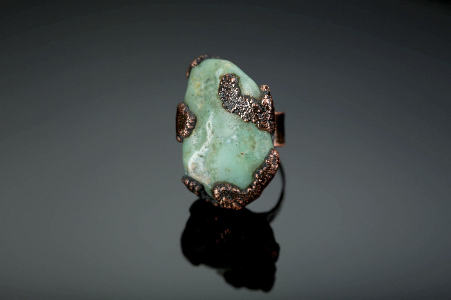 Ring made of chrysoprase photo 4