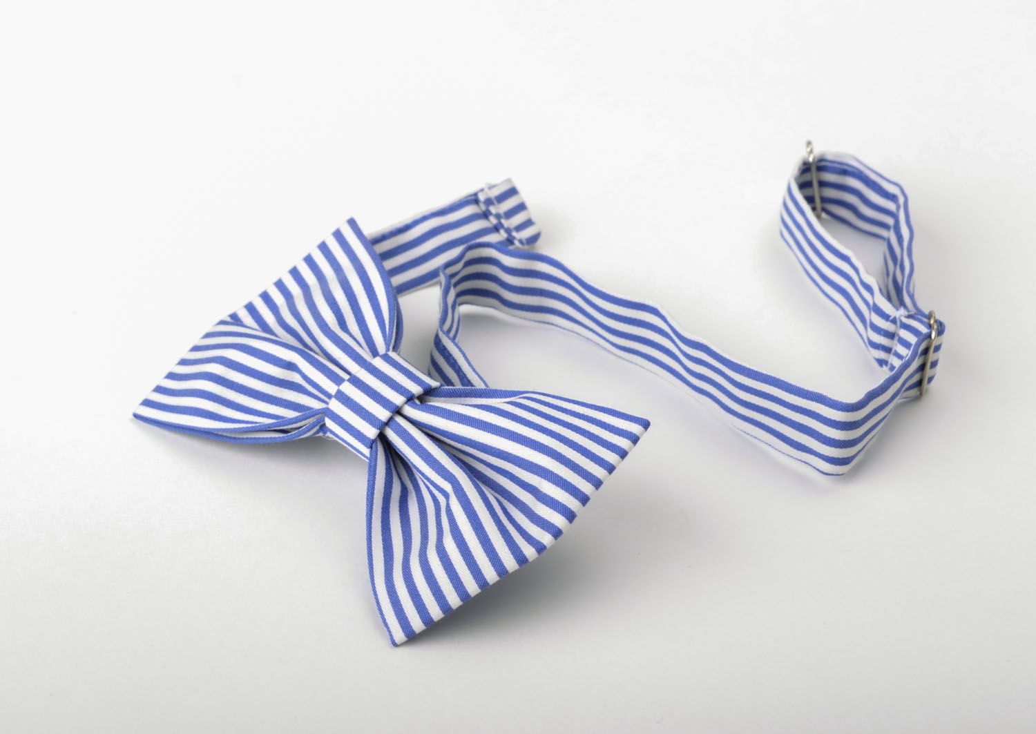 Striped blue bow tie photo 3