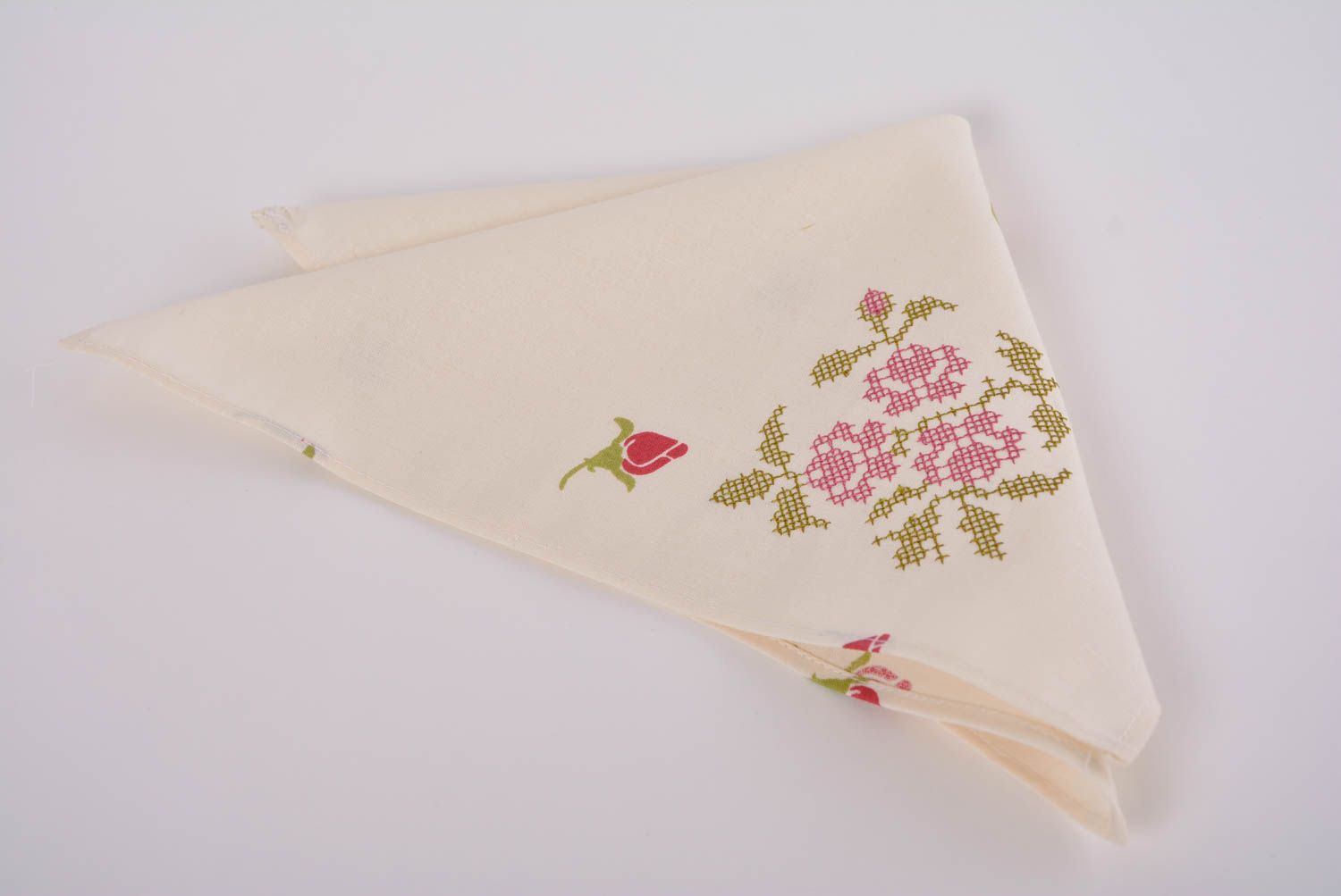 Serviette de table blanche en tissu de coton faite main brodée Fleurs roses photo 4