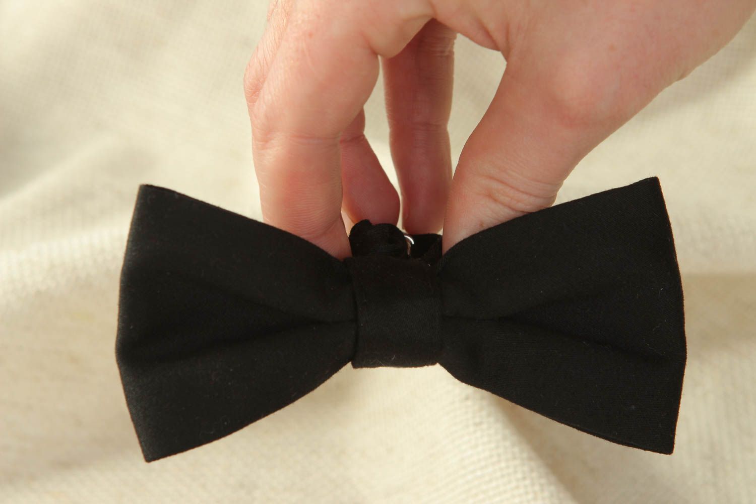 Classic bow tie made of woolen fabric photo 4