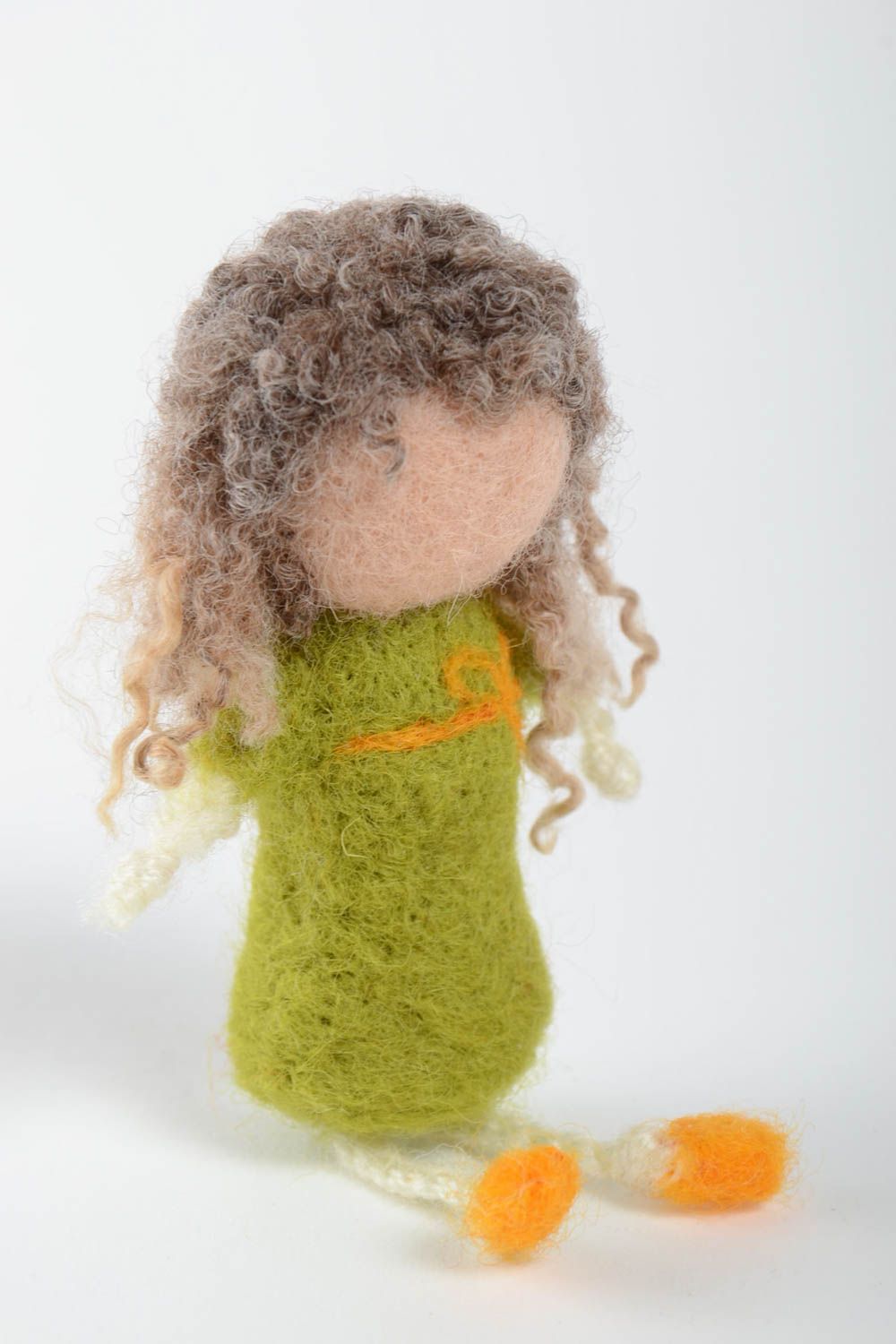Хенд мейд игрушка для дома в технике валяния Девочка с кучерявыми волосами фото 5
