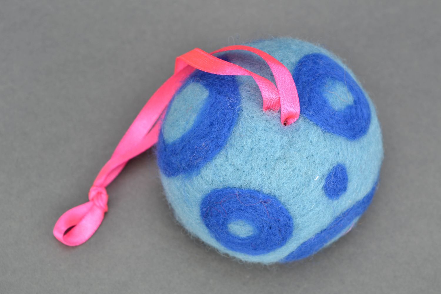 Christmas tree decoration felted of wool Ball photo 3