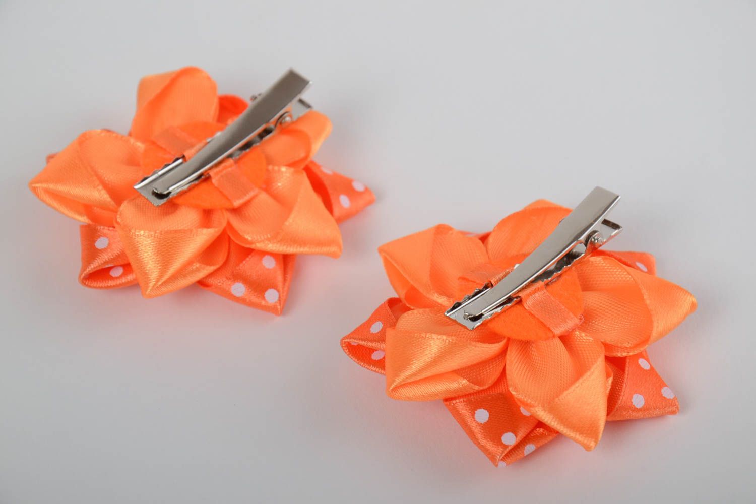 Set of 2 handmade children's satin ribbon flower barrettes orange photo 3