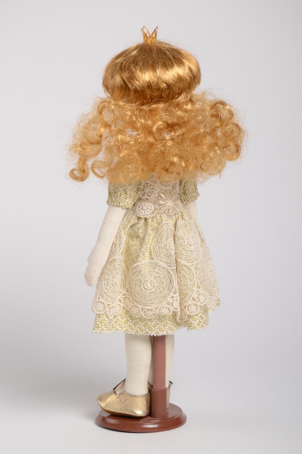Кукла ручной работы тряпичная кукла на подставке авторская кукла для декора фото 4