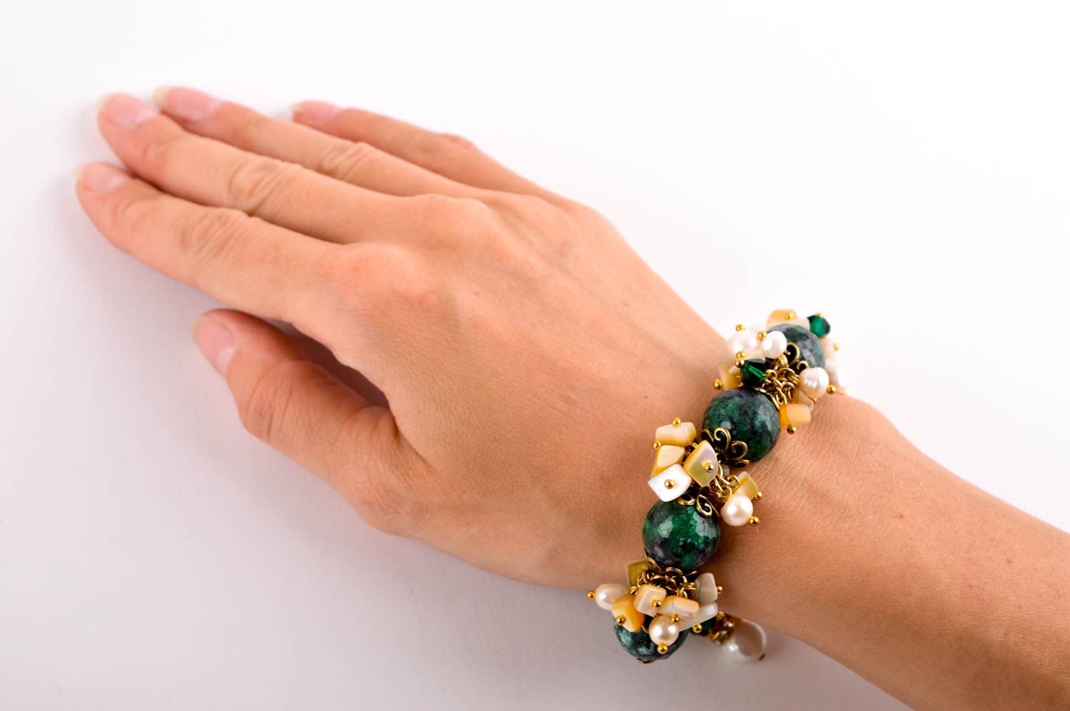 Bracelet à breloques Bijou fait main en laiton Accessoire femme jadéite perles photo 5