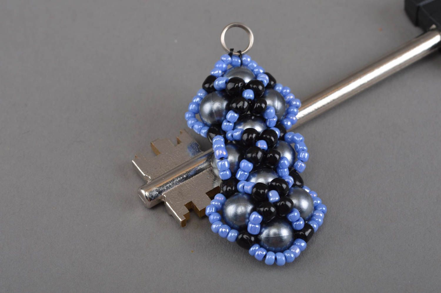 Porte-clés en perles de rocaille noir bleu petit original accessoire fait main photo 2