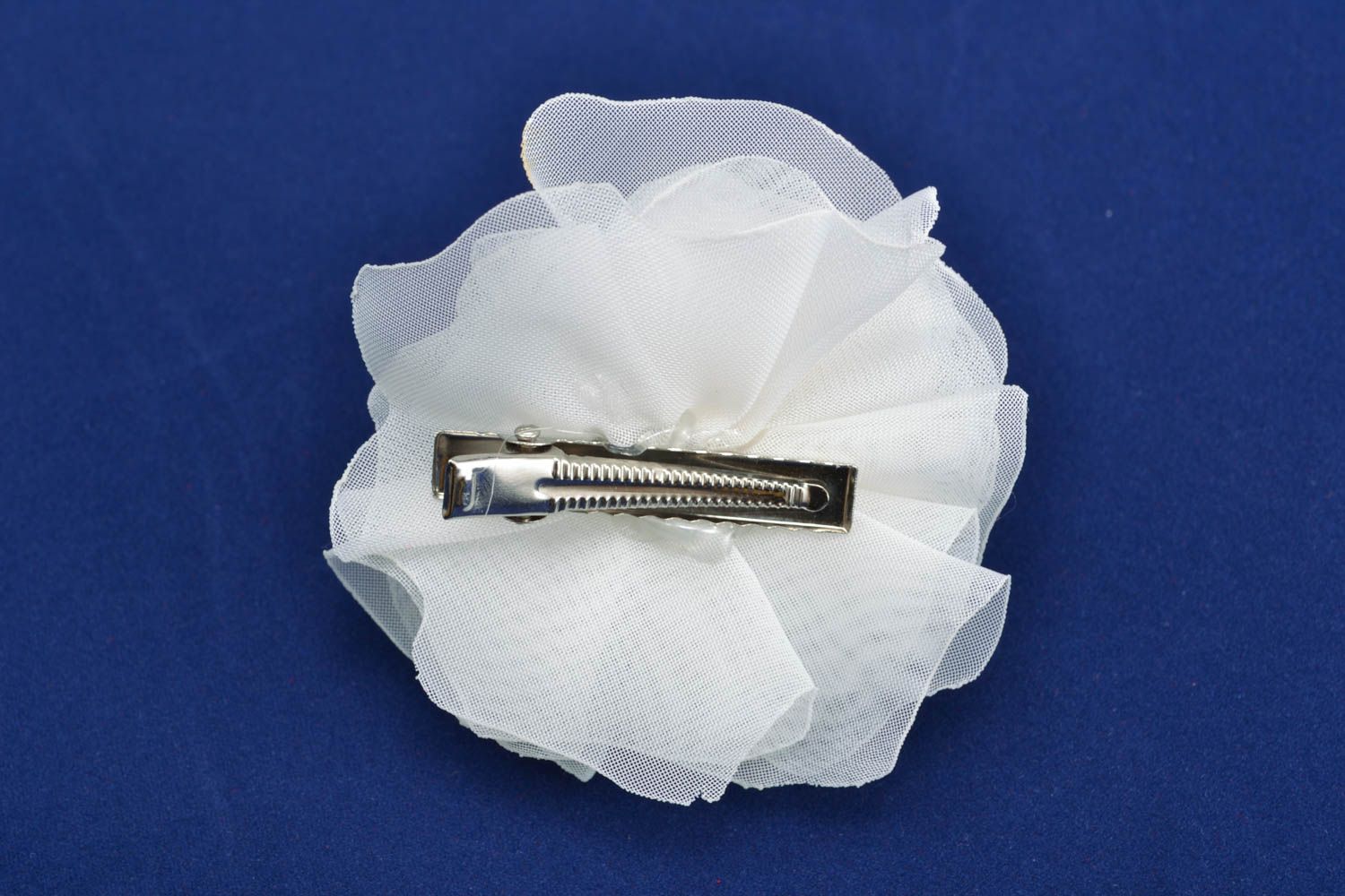 White fabric hair clip photo 2