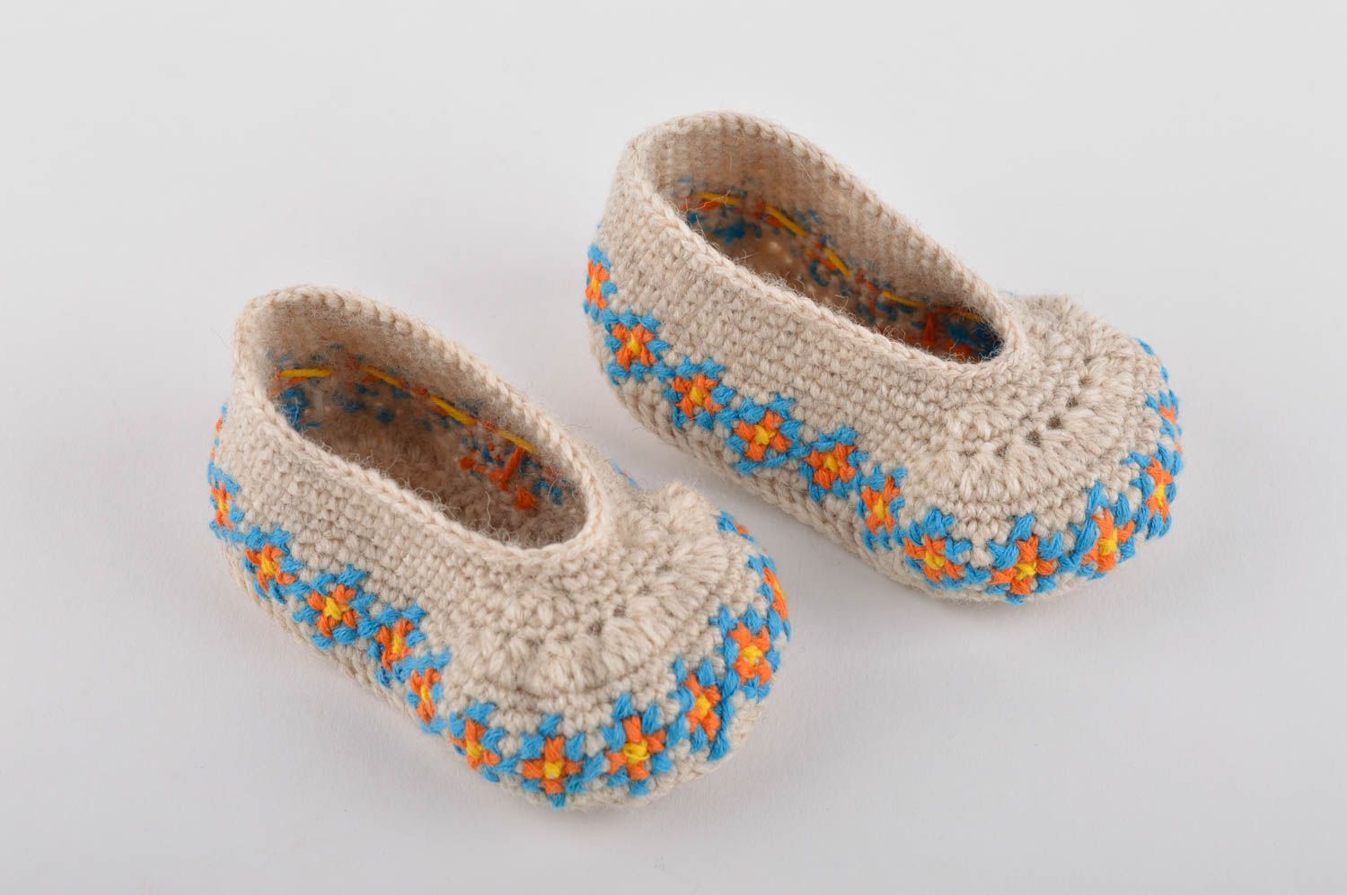 Pantofole da casa da bambini fatte a mano scarpe per casa a maglia belle foto 1
