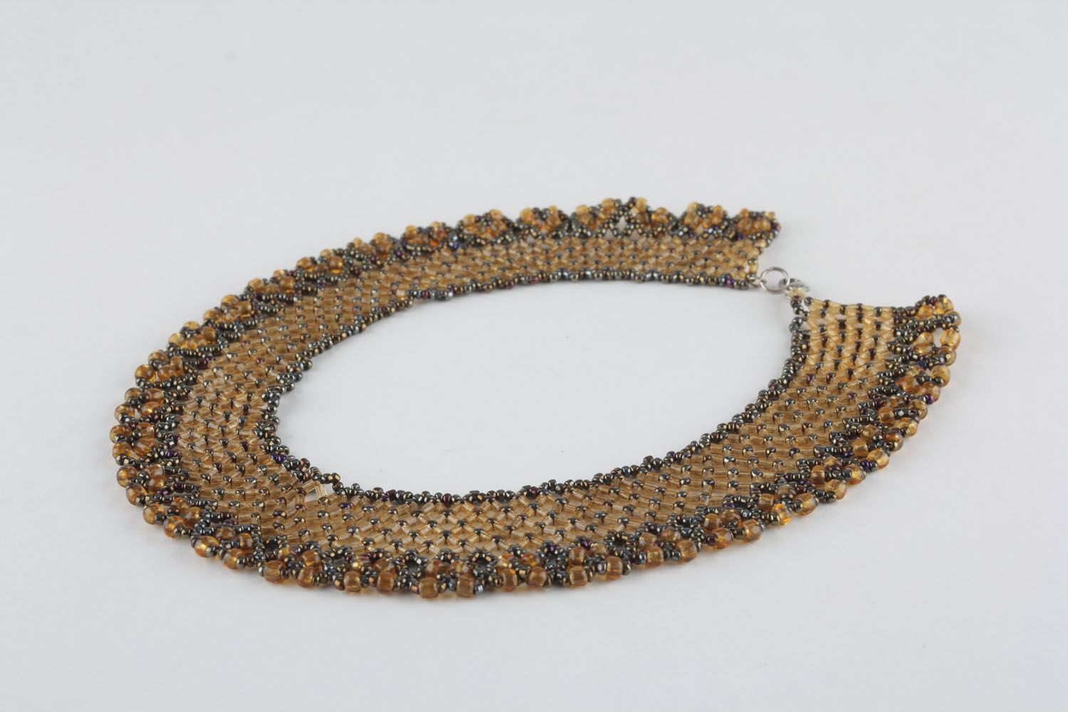 Necklace woven of Chinese beads photo 3
