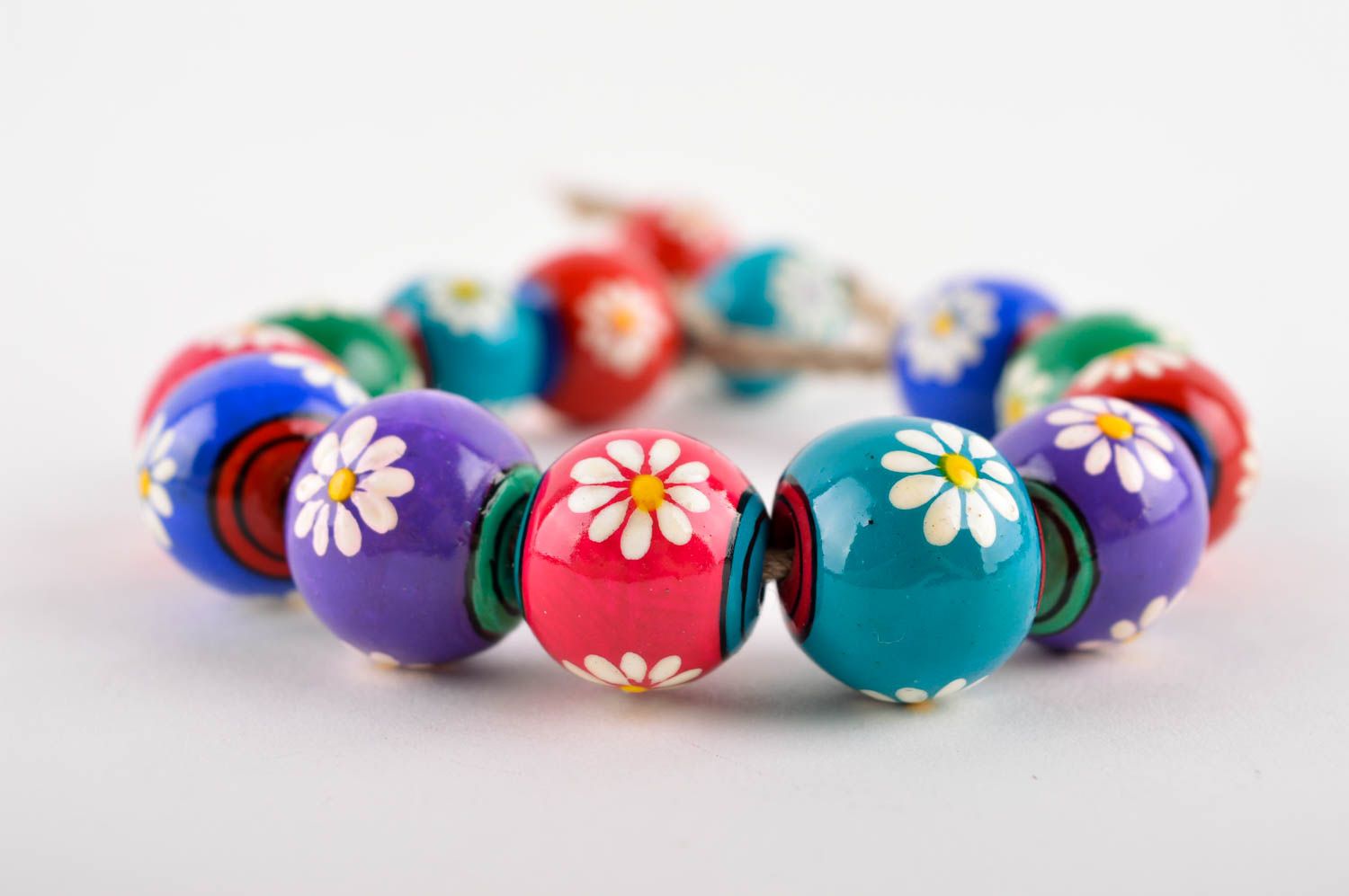 Браслет ручной работы яркое украшение из бусин женский браслет с цветами фото 3