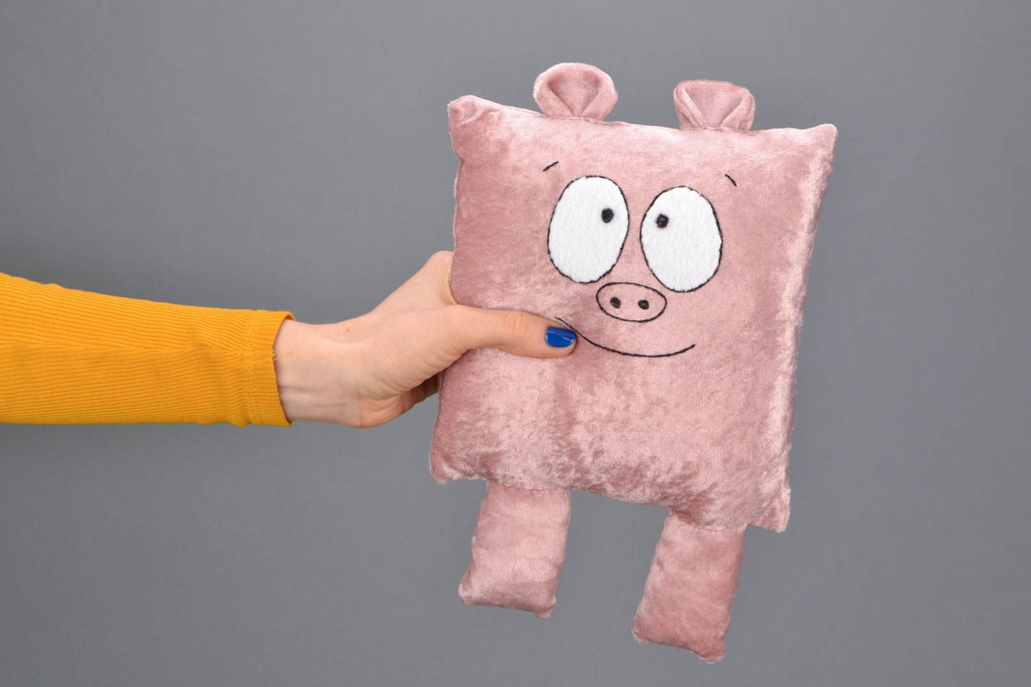 Интерьерная игрушка-подушка в виде свинки фото 2