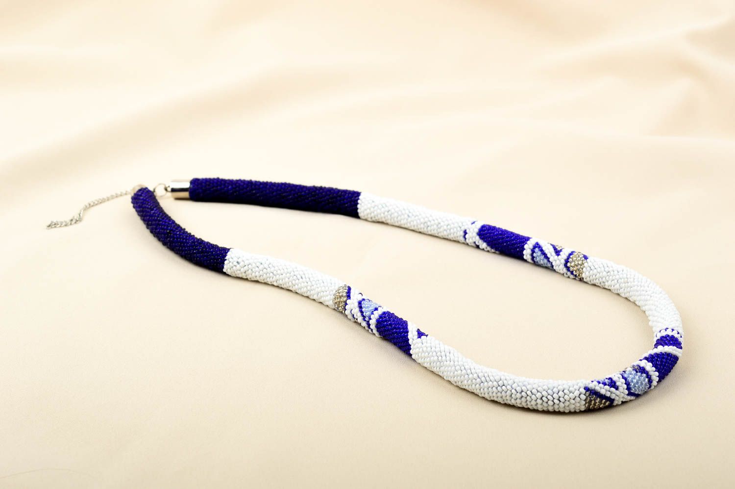 Handmade Damen Collier Glasperlen Halskette Designer Schmuck weiß blaue Litze foto 3