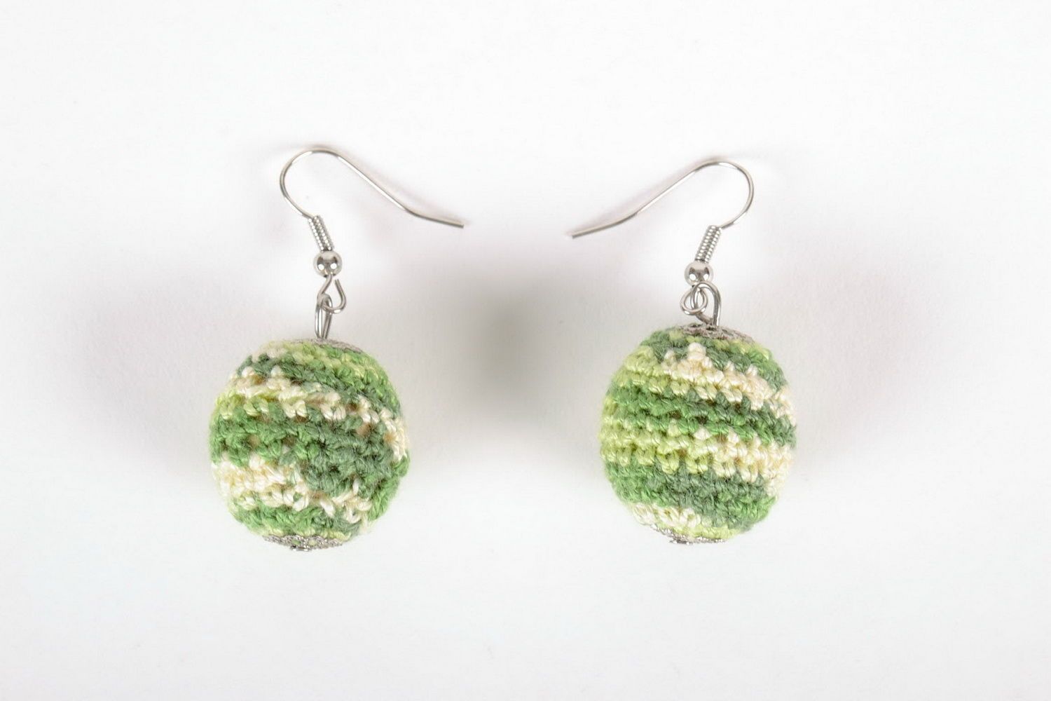 Round crocheted earrings Green beads photo 3