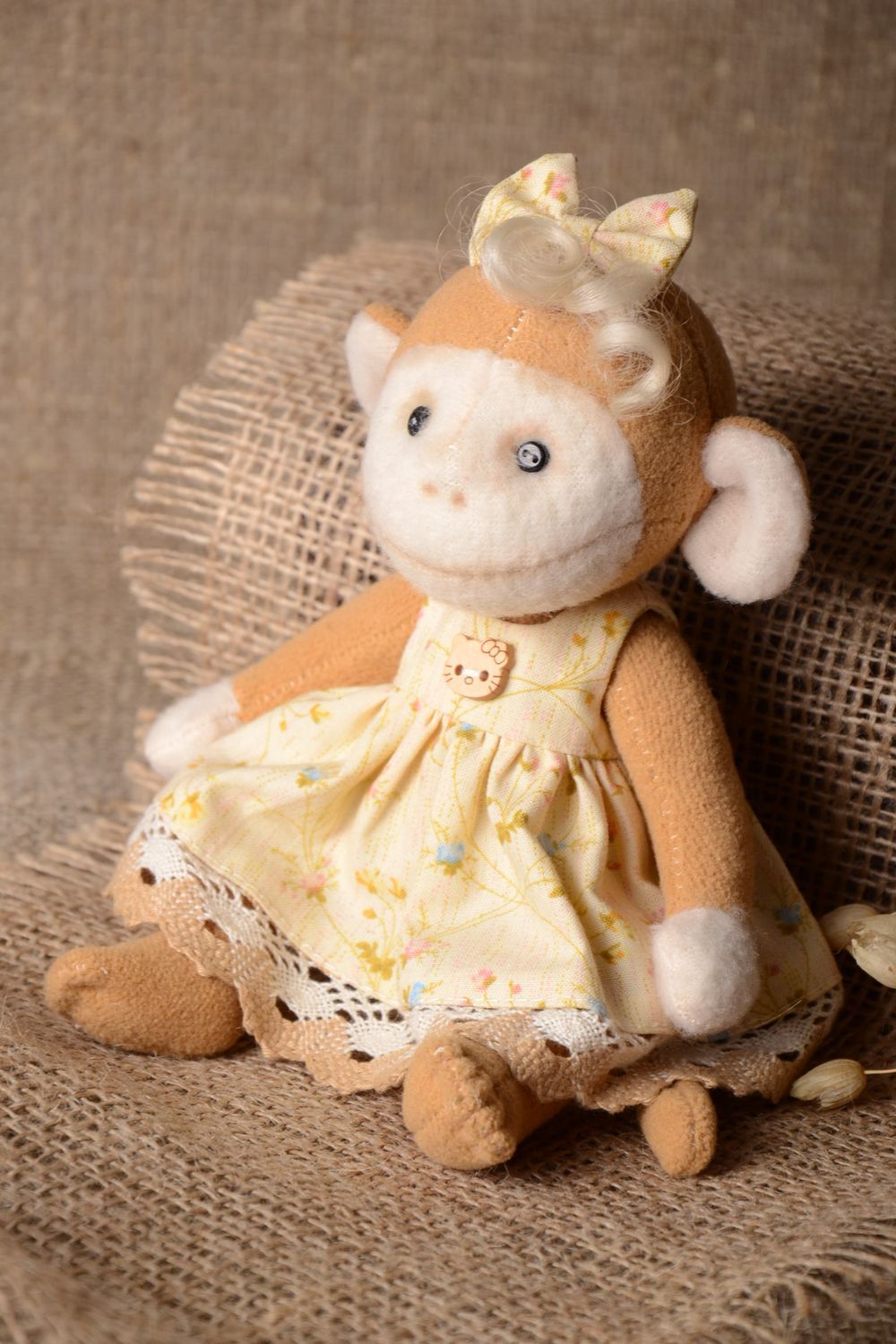 Handmade Kuscheltier Affe im zarten Kleid Geschenk für Kinder Stoff Spielzeug  foto 1