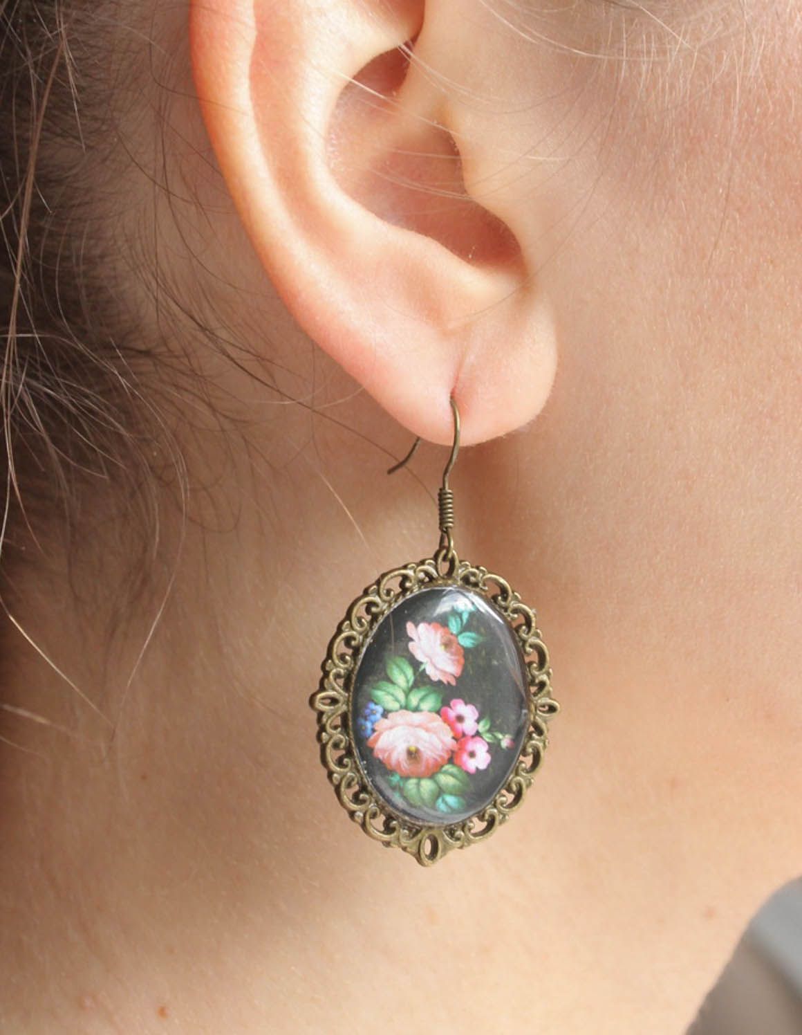 Earrings with metal frame photo 1