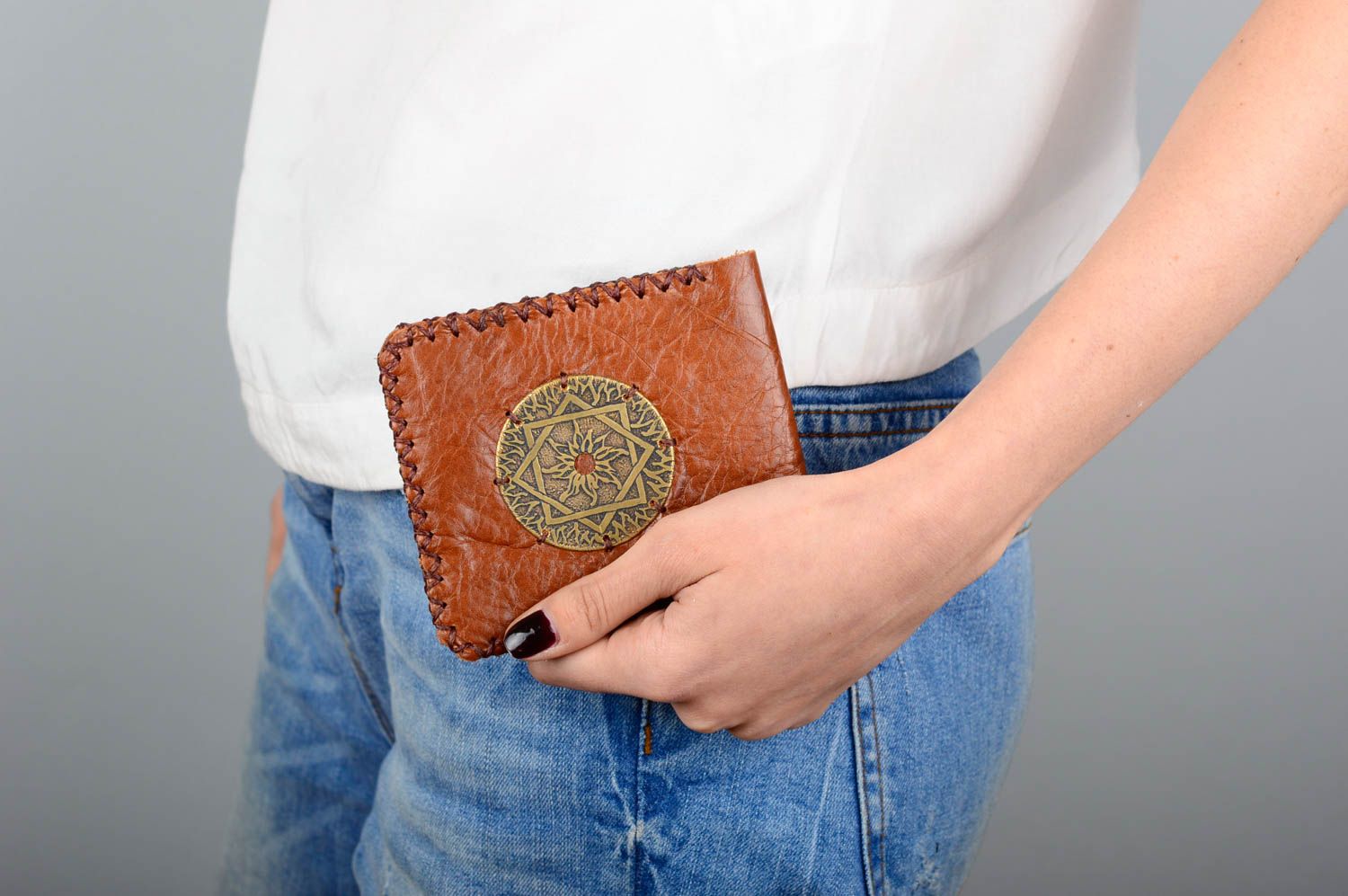 Оригинальный кожаный кошелек с металлической вставкой с шитьем ручной работы фото 5