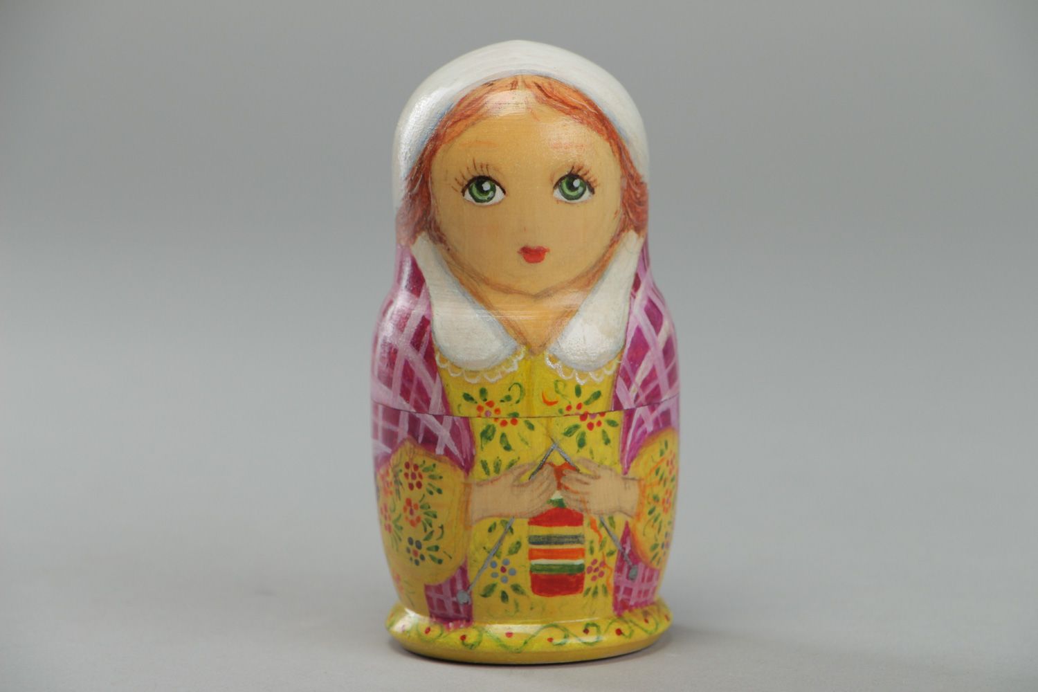 Petite poupée russe en bois peinte faite main originale comprenant 3 poupées photo 1