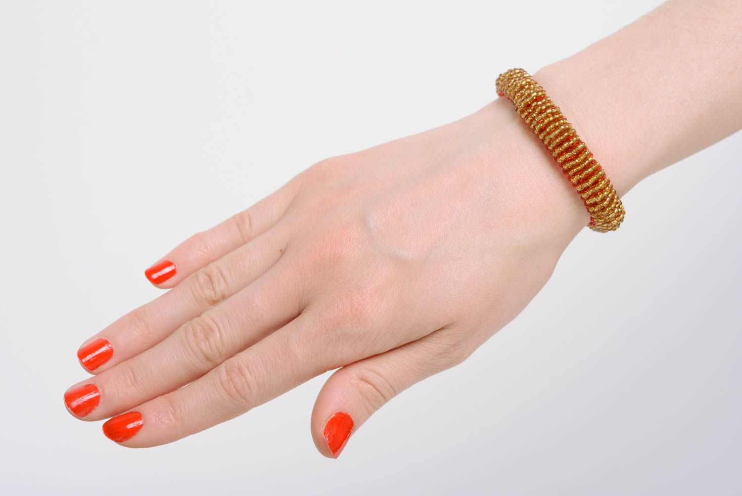 Handgemachtes Armband aus Glasperlen in Orange in Flechtentechnik für Frauen foto 2