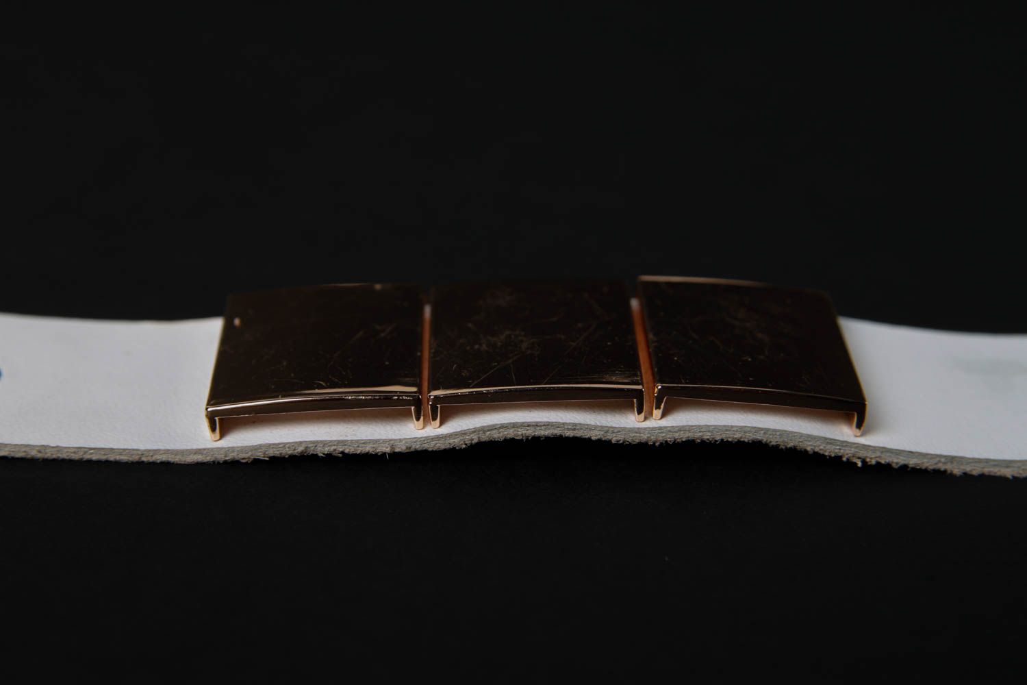 Handmade breites Lederarmband Damen Armband Designer Accessoire mit Metall weiß foto 4