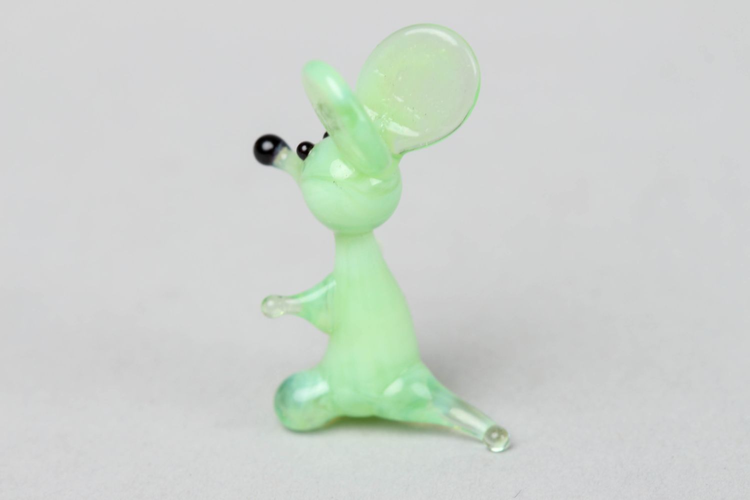 Handgemachte Lampwork Figur aus Glas Grünes Mäuschen foto 2