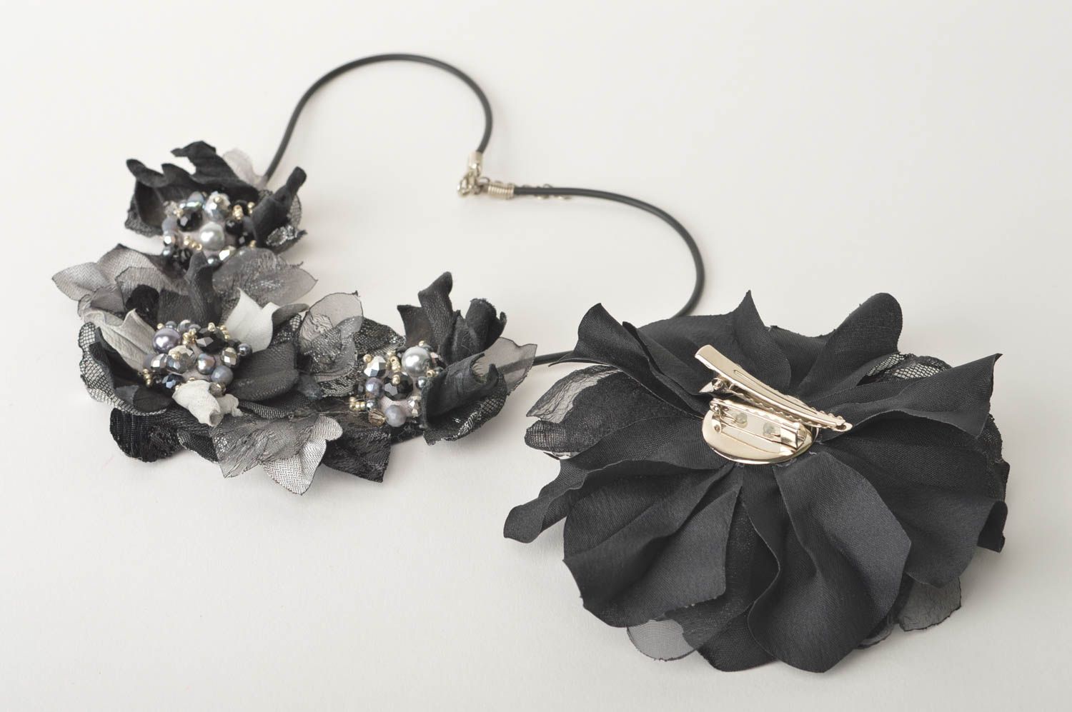 Collier en cuir massif Broche fait main Accessoires femme fleurs noires photo 3