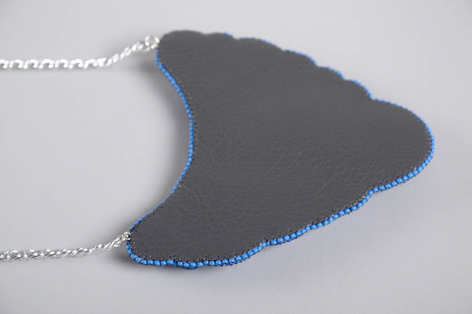 Колье из бисера украшение ручной работы синее ожерелье из бисера вышитое фото 4