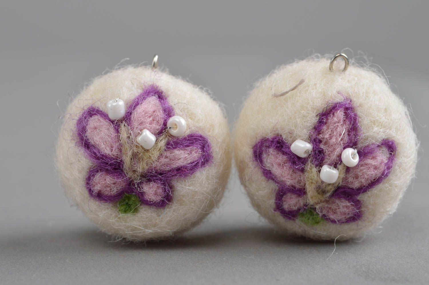 Perles feutrées en laine faites main 2 pièces pour créer les boucles d'oreilles photo 4