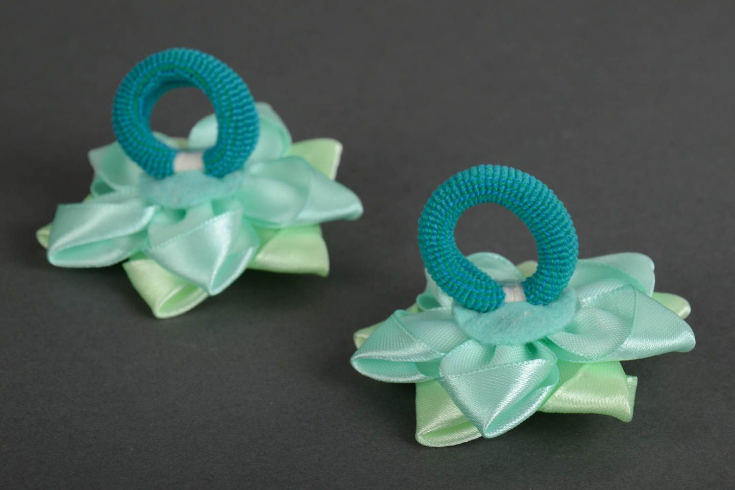 Set of 2 handmade small hair ties with kanzashi flowers of mint color with beads photo 2