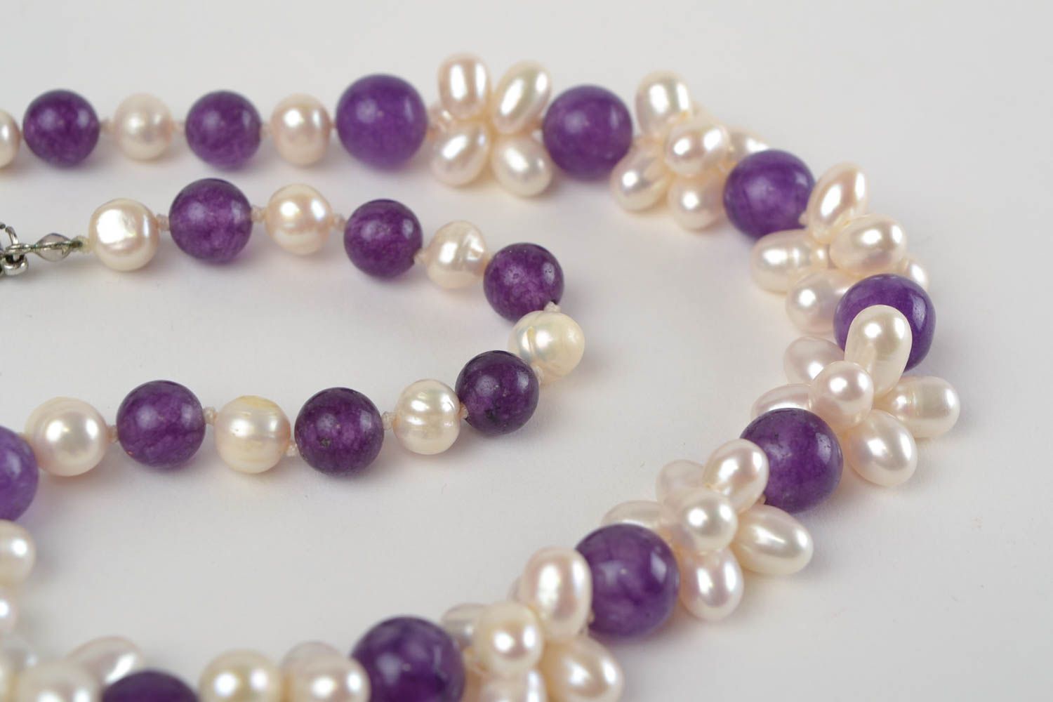 Handmade female beautiful white and lilac necklace made of natural beads photo 2