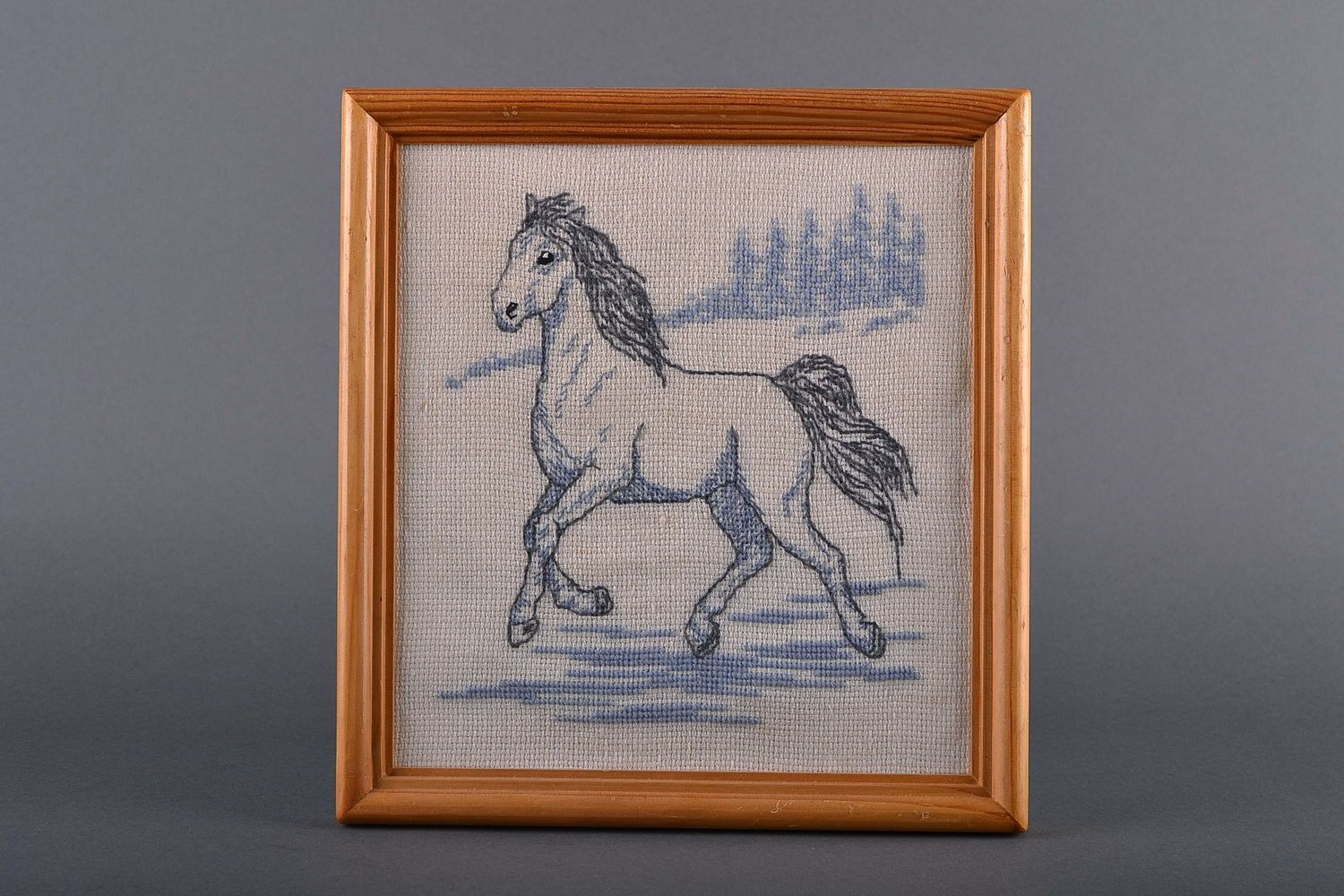 Embroidered painting Running horse photo 1