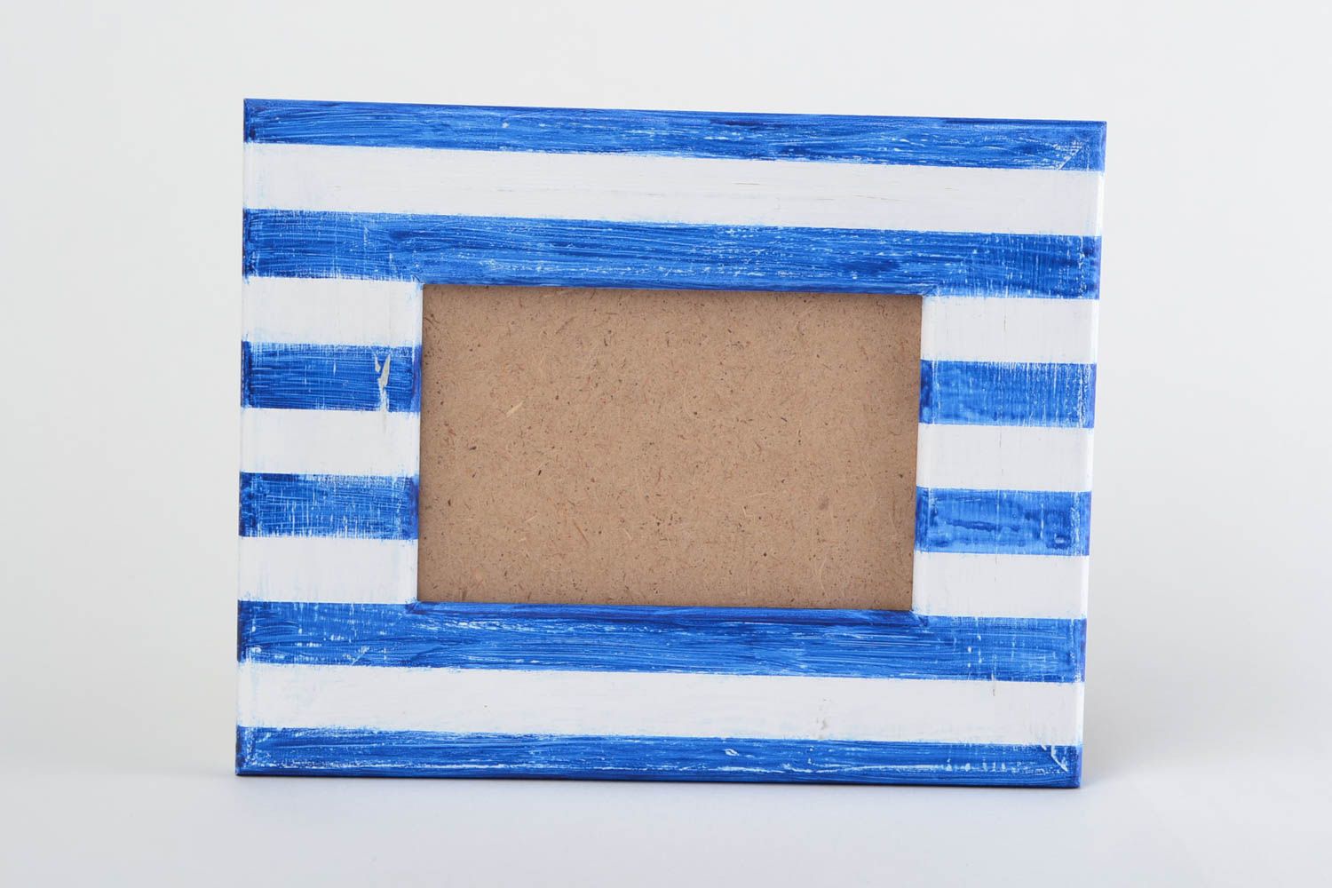 Настольная рамка для фото деревянная из сосны и фанеры полосатая ручной работы фото 2
