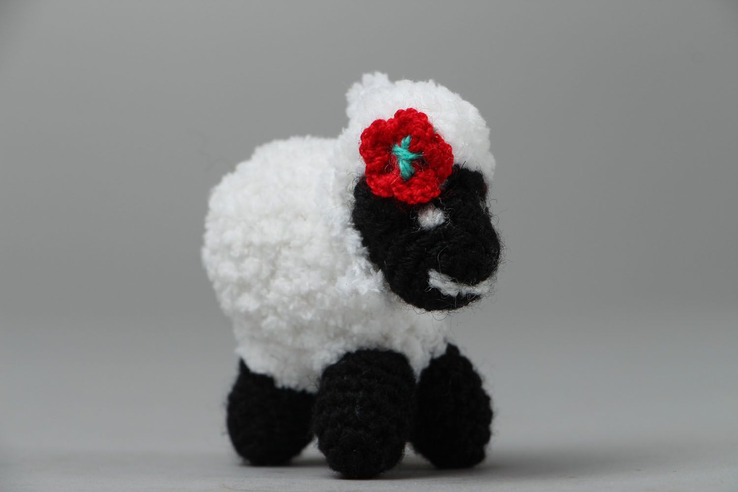 Peluche tricotée au crochet à la main Mouton photo 1