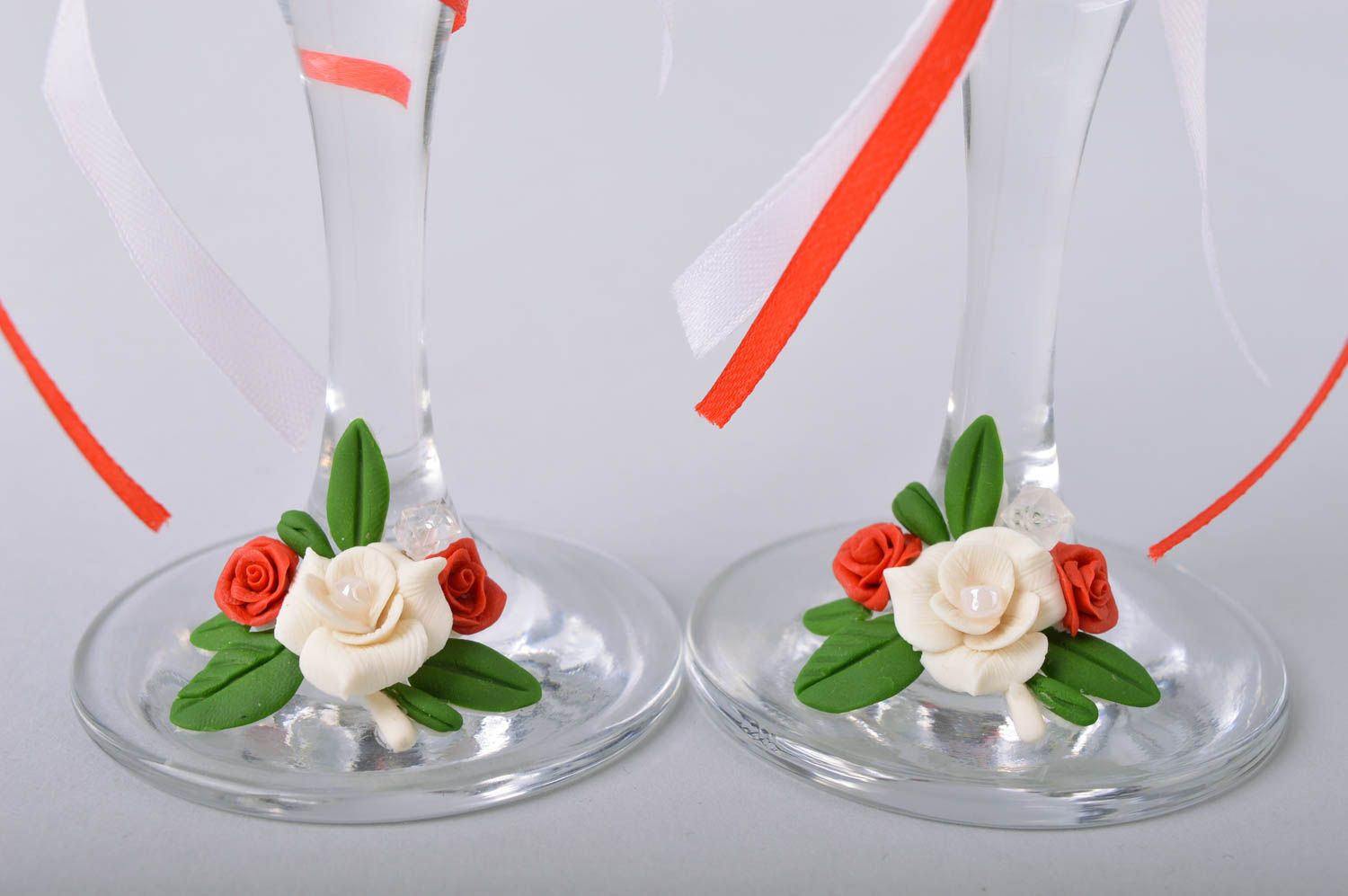Handmade wedding glasses made of cold porcelain decorated with stucco work photo 4