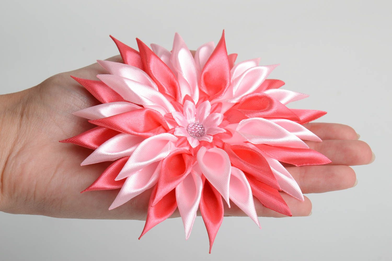 Handmade satin ribbon kanzashi flower in pink color for accessories making photo 5