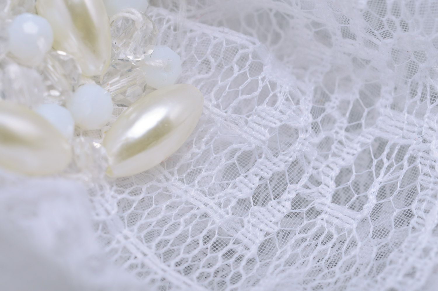 Tétine et attache-tétine en perles fantaisie avec broche blancs faits main fille photo 4