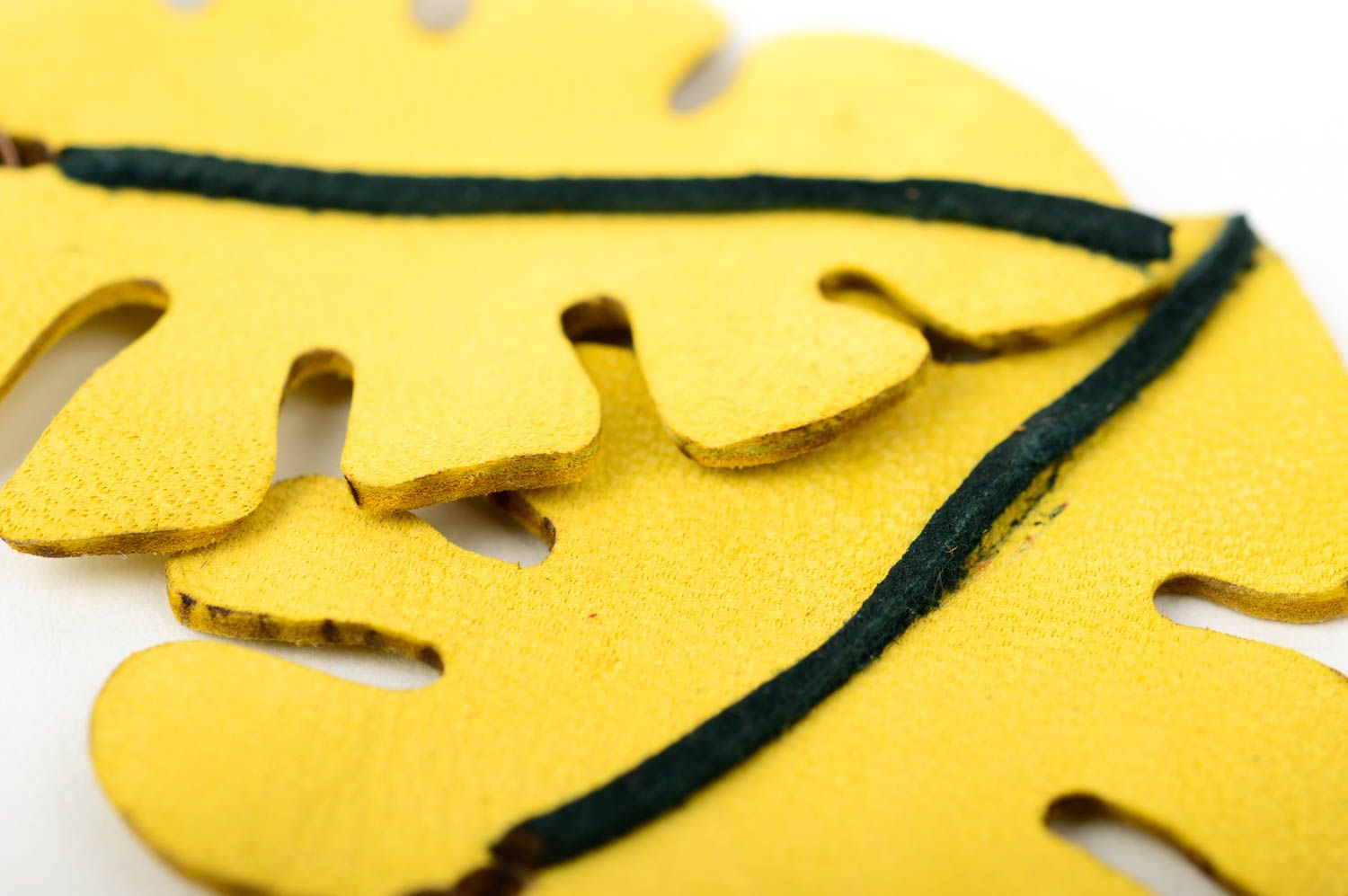 Серьги из кожи ручной работы дизайнерское украшение серьги с подвесками желтые фото 5