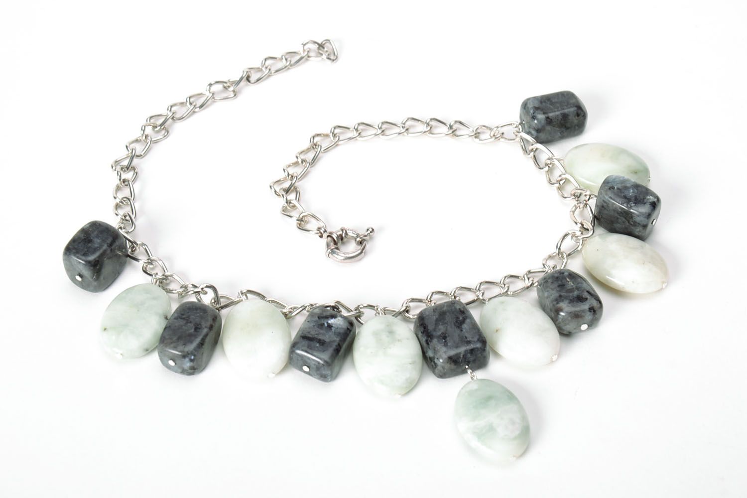 Elegant necklace with nephrite and labradorite photo 5