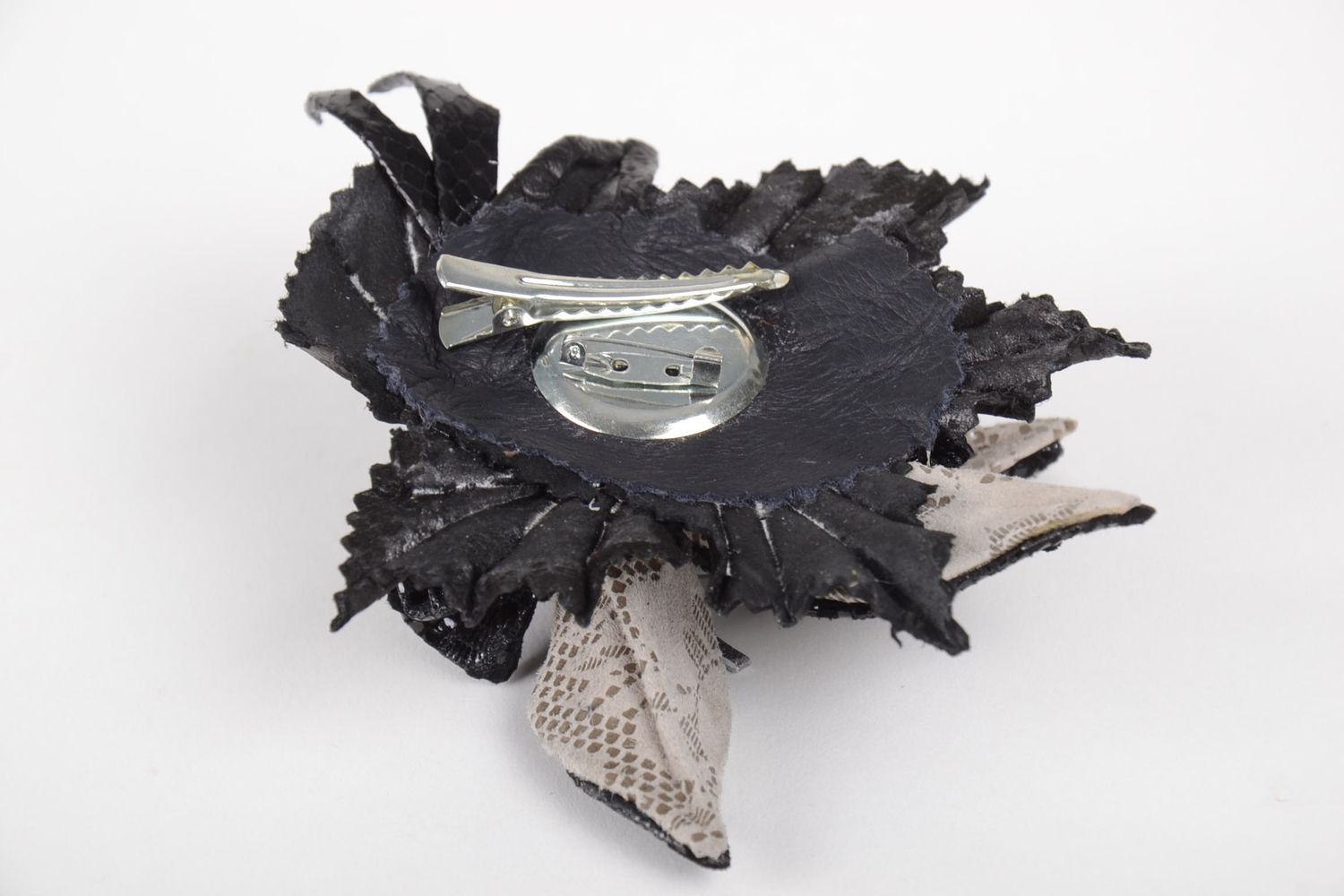 Broche Barrette fleur noire faite main grosse en cuir Accessoire femme photo 3