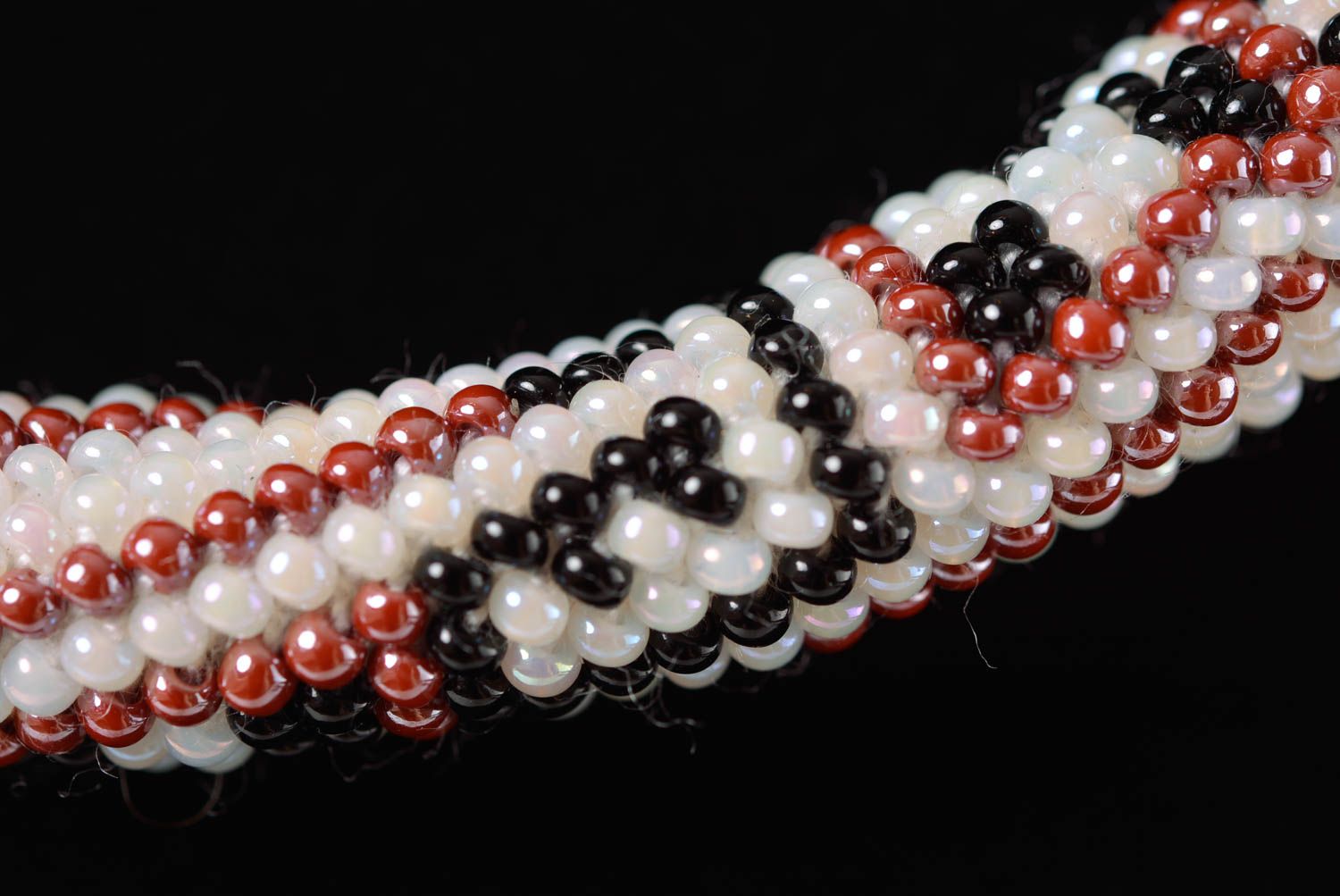 Handmade designer stylish pink beaded cord necklace with geometric ornament photo 3