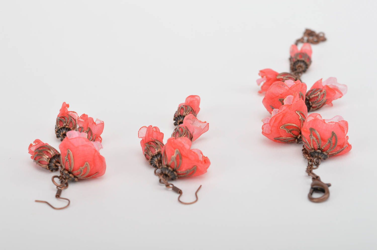 Parure bijoux Bracelet fait main Boucles d'oreilles pendantes fleurs rouges photo 5