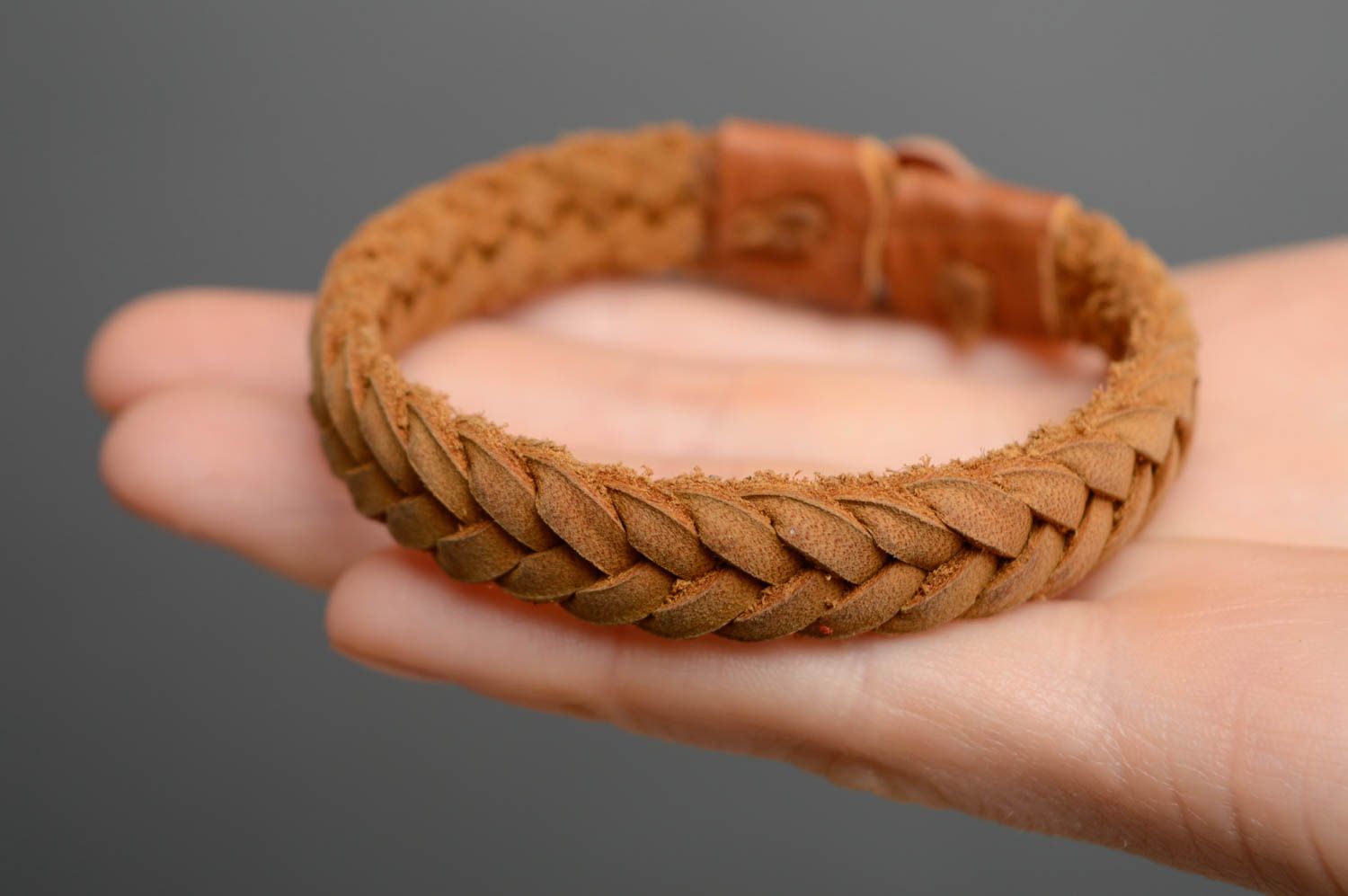 Bracelet en cuir naturel tressé marron fait main pour hommes et femmes photo 4