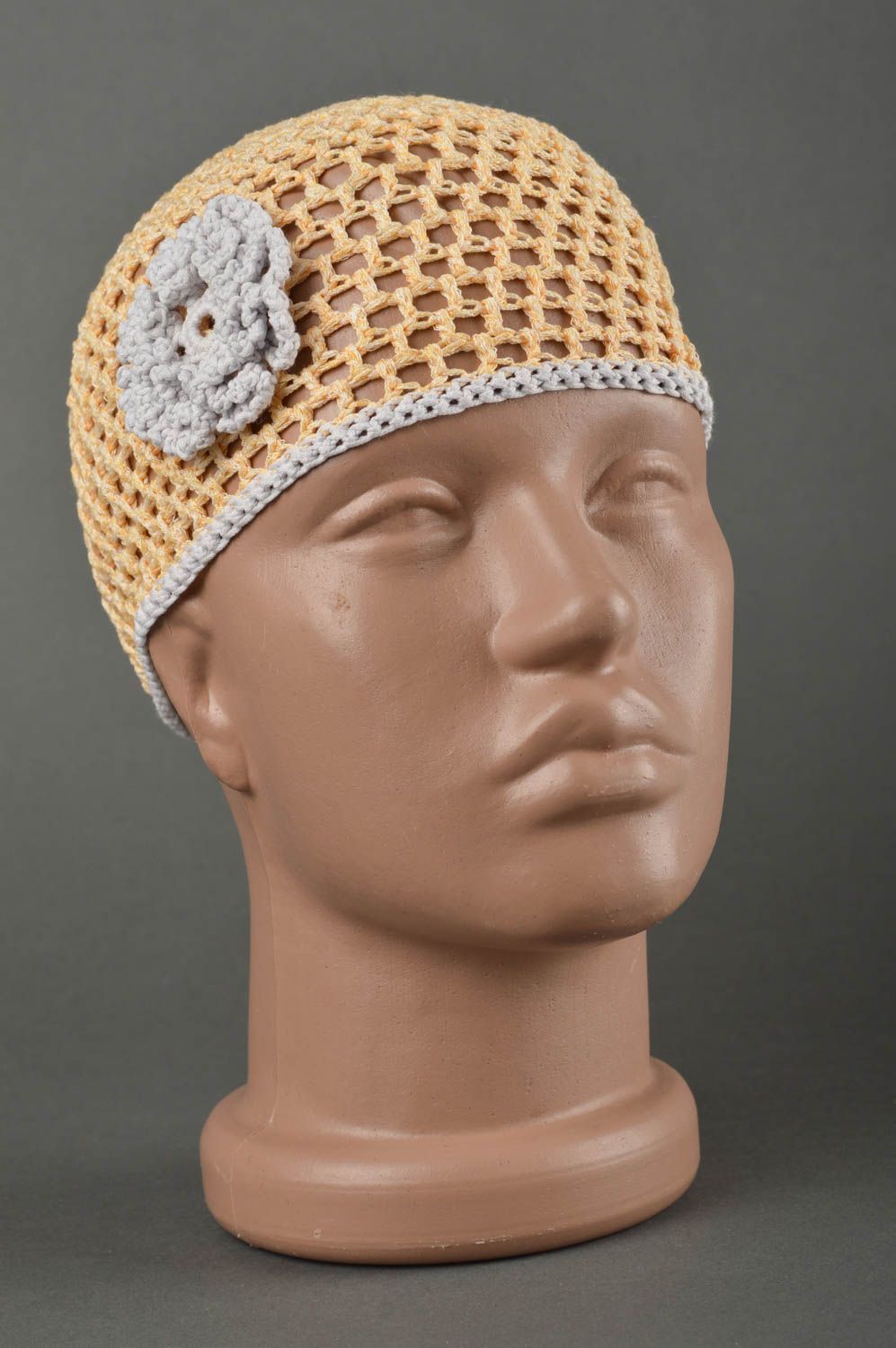 Bonnet tricot fait main Chapeau au crochet beige léger d'été Vêtement enfant photo 1