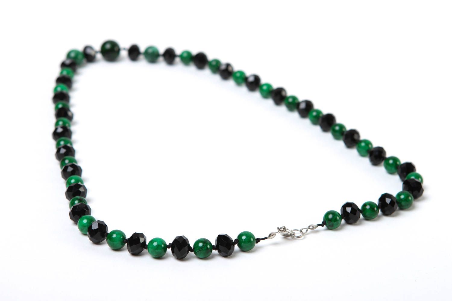 Колье ручной работы черное с зеленым ожерелье из натуральных камней модное колье фото 4