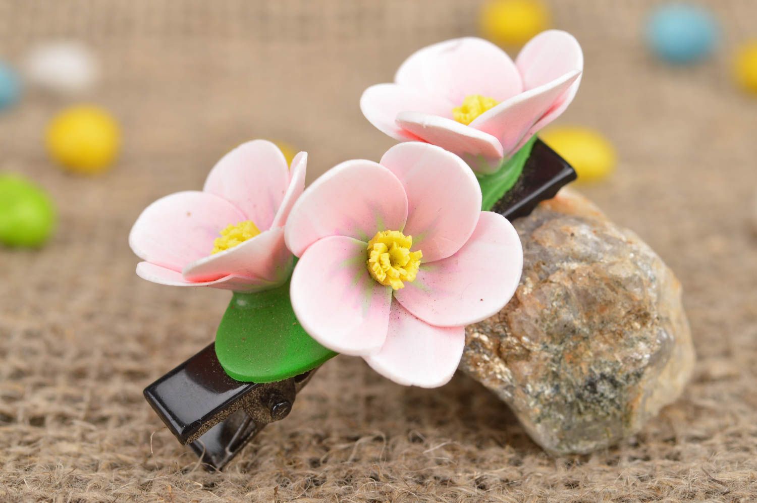 Barrette à cheveux avec belles fleurs roses Sakura faite main en pâte polymère photo 1